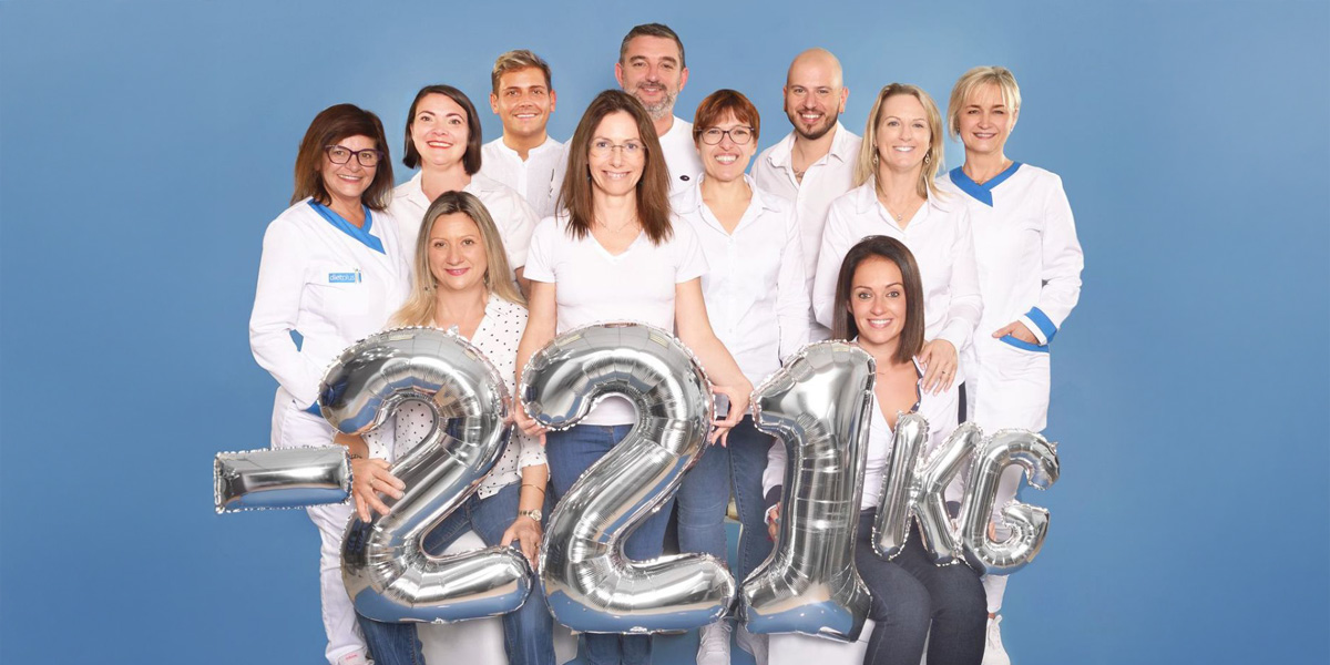 LEs ambassadeurs dietplus autour d'un ballon symbolisant leur perte de poids.